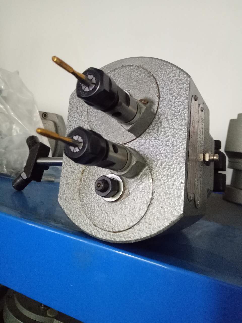 固定型多軸器